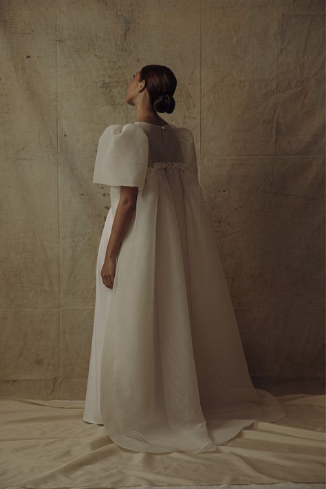 Extravagant Minimalist Wedding Dress, Modern Filipiniana Gown, Hanbok Wedding Dress, Vania Romoff, Elegant Wedding Themes, Rehearsal Dinner Outfits, Bridal Editorial, Unconventional Wedding Dress, Romantic Bride