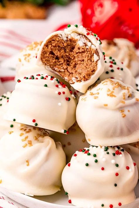 Gingerbread Truffles Recipe, Gingerbread Truffles, Easy Gingerbread, Christmas Truffles, How To Make Gingerbread, Wilton Candy Melts, Cookie Butter, Ginger Snap Cookies, Best Food Ever