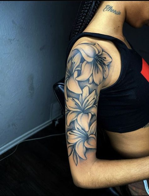 Flowers On Arm Tattoo Half Sleeves, Shoulder Sleeve Tattoos, Cute Thigh Tattoos, Girl Thigh Tattoos, Tattoo Artist Tattoo, Arm Sleeve Tattoos For Women, Feminine Tattoo Sleeves, Hand Tattoos For Girls, Cute Hand Tattoos