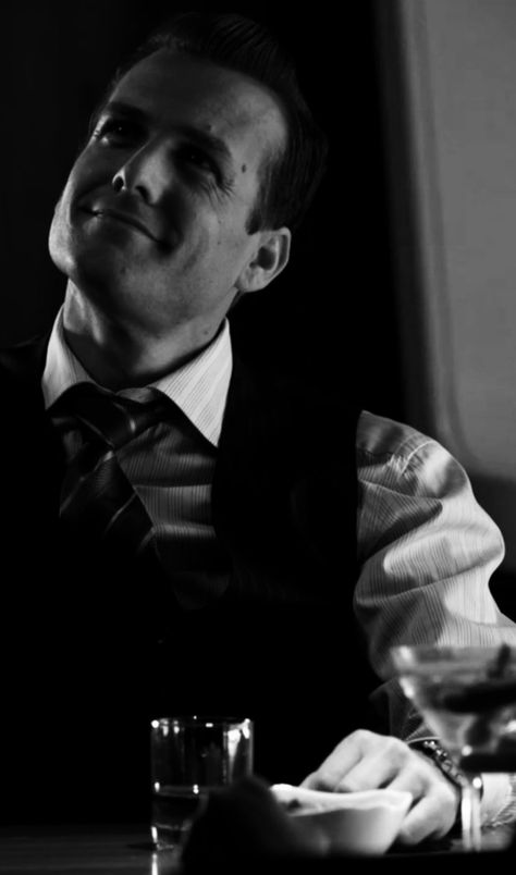 Gabriel Macht Wallpaper, Suits Peaky Blinders, Harvey Specter Wallpapers, Harvey Specter Aesthetic, Suits Wallpaper, Harvey Suits, Suits Tv Series, Specter Suits, Harvey Specter Suits