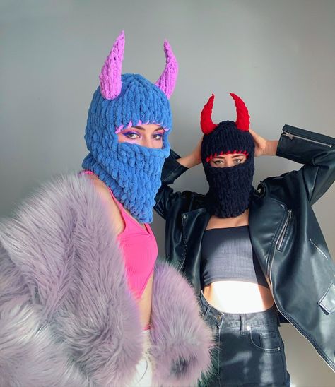 Cornes de diable cagoule costume d'halloween sexy - Etsy France Balaclava With Horns, Ski Mask Diy, Horned Balaclava, Crochet Devil Horns, Bunny Ski Mask, Balaclava Aesthetic, Pink Balaclava, Crochet Ski Mask, Knitted Balaclava