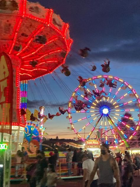 Carnival Date, Fair Pictures, Fair Rides, Summer Fair, Carnival Rides, Parc D'attraction, Fun Fair, The Fair, Summer Bucket Lists