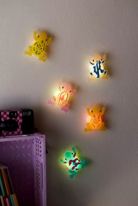 Hanging Room Lights, Cute Wall Lights, Cool Night Lights, Urban Outfitters Dorm, Aesthetic Neon Signs, Frog Decorations, Led Light Art, Mood Lighting Living Room, Neon Wall Lights