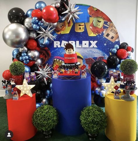 Roblox Backdrop Ideas, Roblox Party Backdrop, Roblox Backdrop Birthday, Roblox Themed Birthday Party, Roblox Birthday Party Ideas, Roblox Birthday Cake, Roblox Theme, Roblox Party, Robot Birthday Party