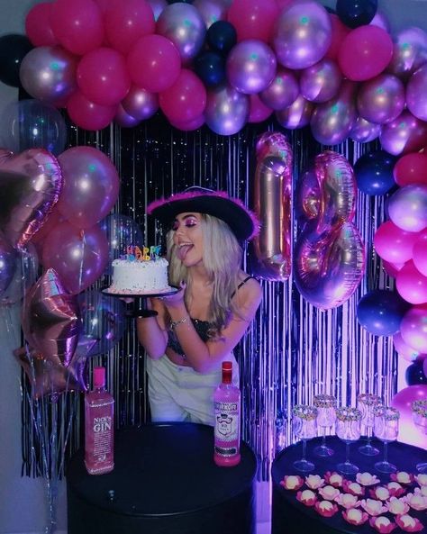 Ideas de cumpleaños aesthetic Euphoria Cowgirl Party, Space Aesthetic Birthday Party, Cowgirl Bday Party Ideas Aesthetic, Euphoria Aesthetic Party Decor, Euphoria Aesthetic Birthday Party, Cowgirl Birthday Party Aesthetic, Aniversario Euphoria, Anniversaire Euphoria, Birthday Party Decorations Aesthetic