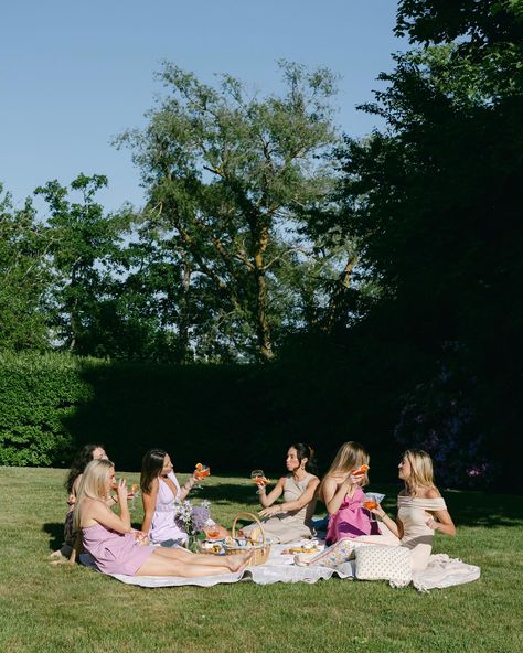 Still obsessing over @emmy_okeefe’s bachelorette 🌿🦪 Bachelorette Vineyard, Wine Country Bachelorette Party, Vineyard Bachelorette Party, Bachelorette Winery, Vineyard Bachelorette, Napa Bachelorette, Martha’s Vineyard, Bachelorette Weekend, Group Photos