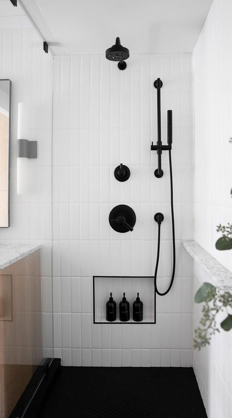 A Black and white bathroom can create a stunning timeless aesthetic. If you want both elegant and clean feeling, go with black and white! Black And White Bathroom Minimalist, Small Bathroom White And Black, Metro Bathroom, Bathroom Colour, Monochrome Bathroom, Black Fixtures, Black And White Bathroom, Bilik Air, Bathroom Redesign