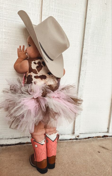 My First Rodeo Birthday Girl Centerpiece, This Ain’t My First Rodeo It’s My Third, Country One Year Old Birthday, First Rodeo Themed First Birthday, Rodeo Themed Photoshoot, Highland Cow 3rd Birthday Party, First Birthday Cowgirl Outfit, Cowgirl Birthday Party One Year Old, My First Rodeo Birthday Pictures