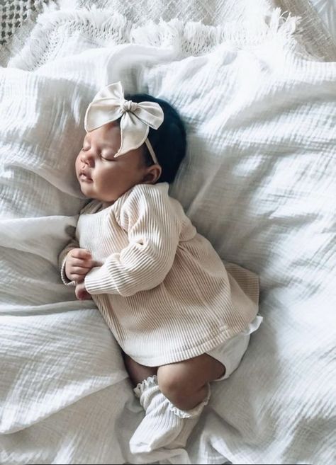 May Newborn Outfit, Newborn Outfit Ideas, Newborn Baby Girl Aesthetic, Newborn Outfits Girl, Cute Newborn Outfits, Newborn Baby Girl Outfits, Baby Pictures Newborn, Adorable Newborn