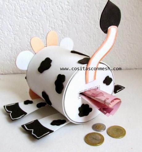 Manualidades con latas recicladas-Vaquita - Paperblog Homemade Piggy Banks, Diy Bank, Diy Recycled Projects, Tin Can Crafts, Recycled Projects, Diy Bottle, Diy Recycle, Art N Craft, Valentine Box