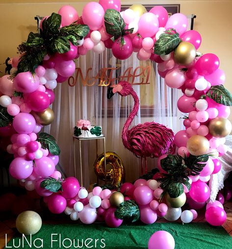 Flamingo Backdrop Ideas, Flamingo Balloon Decorations, Flamingo Balloon Arch, Flamingo Backdrop, Flamingo Party Decor, Flamingo Balloons, Pink Girl Birthday, Flamingo Themed Party, Birthday Party Decorations For Adults