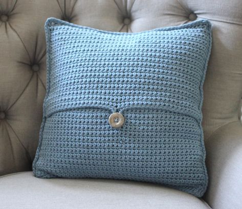 Crochet Pillow Cover With Buttons, Bernat Maker Home Dec Patterns Crochet, Crochet Pillow Case Pattern, Pillows Crochet, Pillow Cover Crochet Pattern, Spike Stitch, Crochet Pillow Patterns Free, Crochet Pillow Cases, Mini Pillows