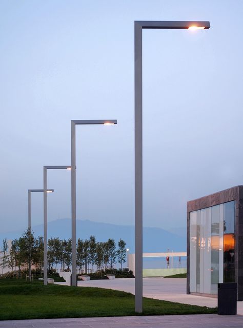 Solar lamp post