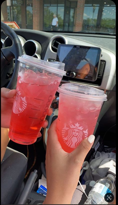 Starbucks Summer Aesthetic, Starbucks Girl Aesthetic, Starbucks With Friends, Aesthetic Starbucks Coffee, Starbucks Friends, Starbucks Girl, Aesthetic Starbucks, Starbucks Aesthetic, Coffee Friends