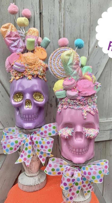 Honors Student, Pink Halloween Decor, Diy Skulls, Halloween Party Treats, Halloween Decor Diy, Colorful Halloween, Pastel Halloween, Diy Halloween Decor, Adornos Halloween