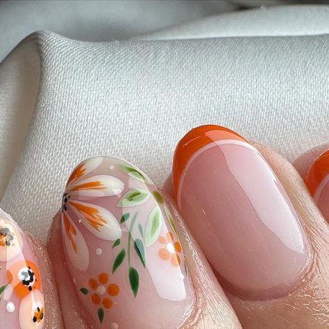 Fall Flower Nails Acrylic, Peach Nails With Flowers, Autumn Flower Nails, Fall Flower Nail Designs, Carrot Nails, Autumn Leaf Nails, Fall Flower Nails, Fall Nail Art Autumn, Harvest Nails