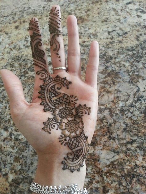 Henna tattoo menhdi flowers mango Mehendi Night, Mehndi Images, Henna Night, Henna Party, Henna Patterns, Bridal Henna, Mehandi Designs, Mehendi Designs, Henna Design