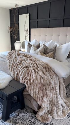 Plush Bedding Ideas, Fluffy Bedding Ideas, Bed Blanket Ideas, Fall Bedroom Ideas, Cozy Bedrooms, Fur Bedding, Country Bedding, Luxe Bedroom, Fluffy Bedding