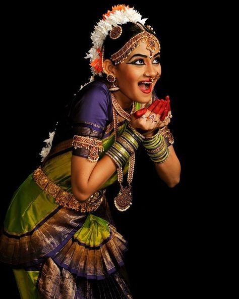 Barathanatyam Pics, Bharatnatyam Arangetram, Arangetram Costumes, Bharathanatyam Photography, Arangetram Photoshoot, Bharatanatyam Dress, Bharatnatyam Poses, Bharatanatyam Costume, Bharatanatyam Dancer