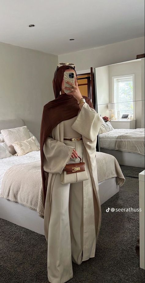 Abaya Mirror Selfie Aesthetic, Hijab Girls Outfits, Winter Outfits Abaya, Hijabi Everyday Outfits, Khaleeji Winter Outfits, Hijab Fall Fashion, Beige Abaya Hijab Outfit, Hijab Summer Style, Hijab I Outfits