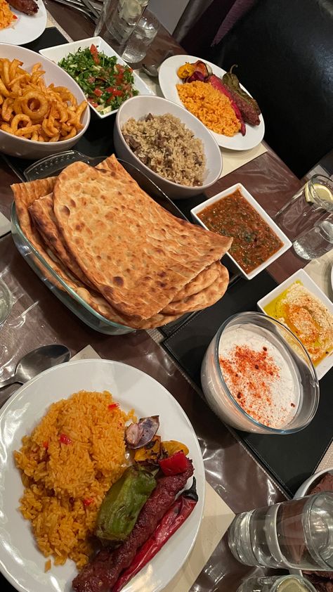 The bestt turkish food iftari #iftar #turkish #turkey #turkishfood #islam #ramadan Turkish Dinner Table, Ramadan Recipes Iftar Arabic Food, Arab Dinner, Ramadan Iftar Food, Turkish Food Traditional, Meal Diet Plan, Iftar Food, Muslim Food, Ramadan Recipes Iftar