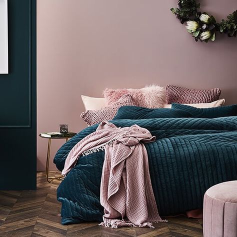 28 Awesome Teal Bedroom Ideas and Designs For 2021 Will Surpise You Teal Bedroom Decor Ideas, Pink And Teal Bedroom, Teal And Pink Bedroom, Teal Furniture, Teal Bedroom Ideas, Teal Comforter, Teal Bedroom Decor, Velvet Quilt Cover, Teal Rooms