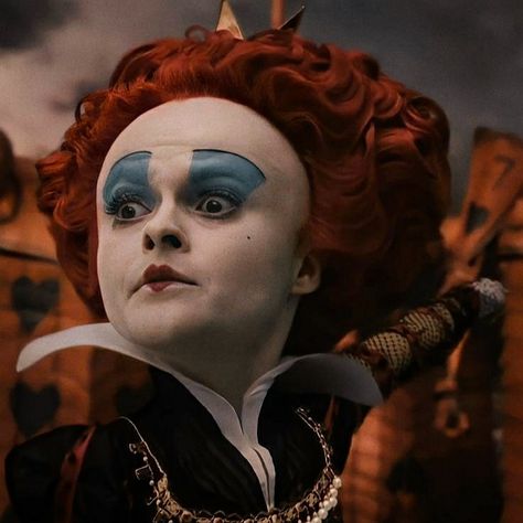 Queen Of Hearts Helena Bonham Carter, The Red Queen Alice In Wonderland, Queen Of Hearts Alice In Wonderland, Alice In Wonderland Queen Of Hearts, Red Queen Alice In Wonderland, Wonderland Icons, Red Queen Costume, Tim Burton Tattoo, Queen Of Hearts Alice