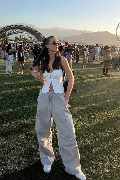 2025 Festival Outfits, Athleisure Festival Outfit, Concert Outdoor Outfit, Acl Festival Outfit Ideas, 2024 Coachella Outfit, Osheaga Outfit 2024, Festival Cold Weather Outfit, Lollapalooza Outfit Ideas 2024, Lawn Concert Outfit Summer