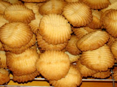 Cookie Recipes Condensed Milk, Condensed Milk Biscuits, Condensed Milk Recipes Desserts, Milk Recipes Dessert, Condensed Milk Cookies, Coffee Biscuits, Delicious Pizza Recipes, Milk Biscuits, Coconut Biscuits