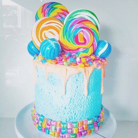 Colorful Candy Cake, Lolly Cake, Rainbow Colour, Candy Cake, Colorful Candy, Candy Party, Cute Food, Birthday Cakes, Birthday Celebration