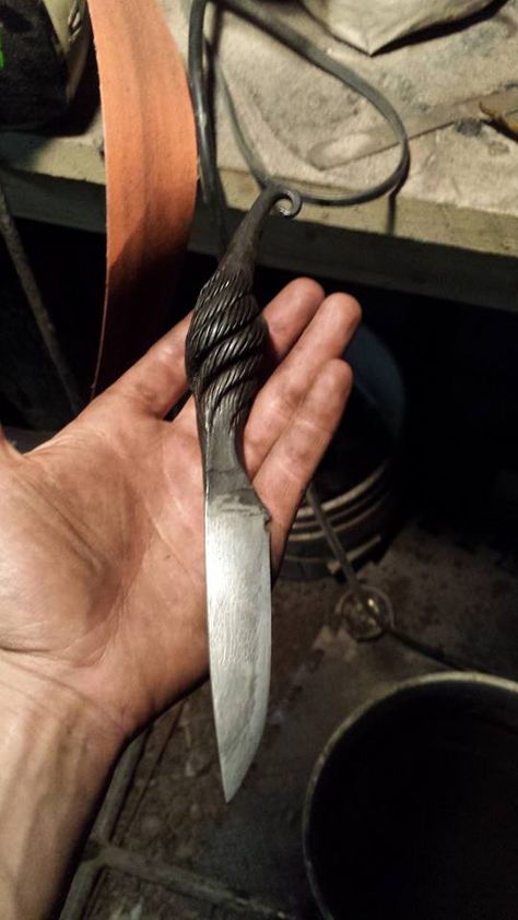 1" cable damascus knife! Cable Knife, Blacksmith Forge, Black Smith, Black Smithing, Knife Ideas, Blacksmith Tools, Forged Knife, Damascus Knife, Knife Design