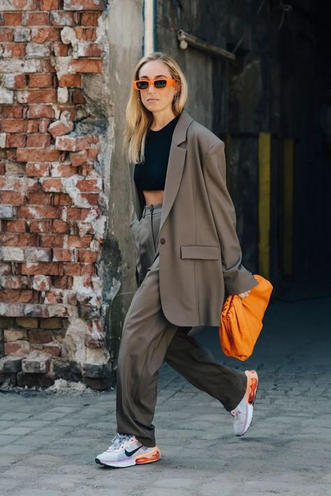 Explore 2024's Top Spring Street Style: Bold, Casual & Chic Outfit Copenhagen Vibes, Nyc Spring Outfits, Berlin Street Style, Berlin Fashion Street, Casual Chic Outfits, Berlin Fashion Week, Berlin Fashion, Style 2023, Styling Inspiration