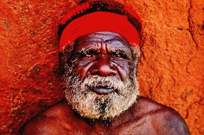 Aborigines are the world's oldest continuous culture, and though they arrived in Australia between 40,000 and 60,000 years ago, their appearance has not changed significantly. They typically have deep-set eyes, broad noses, full lips and prominent cheekbones. Oldest Civilization, Australian Aboriginals, Australian People, Human Migration, Aboriginal History, Deep Set Eyes, Aboriginal Culture, Native Australians, Australian History