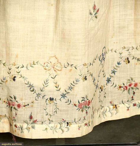 MUSLIN WEDDING GOWN, 1795 Go Back Lot: 90 MAY 13th & 14th, 2014 Sturbridge, Massachusetts Dress w/ matching petticoat, delicate painted border designs & scattered painted sprigs. Painted Borders Designs, 1830 Dress, Muslin Embroidery, Sturbridge Massachusetts, Historic Embroidery, 1700 Fashion, Augusta Auctions, 18th Century Clothing, 18th Century Fashion