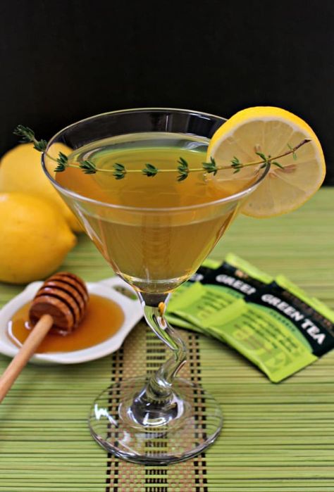 Green Tea Martini Picture - Food Fanatic Green Tea Cocktail, Happy Hour At Home, Cocktail Shots, Green Tea Bags, Martini Recipe, Tea Cocktails, Martini Recipes, Cocktail Desserts, Cocktail Recipes Easy