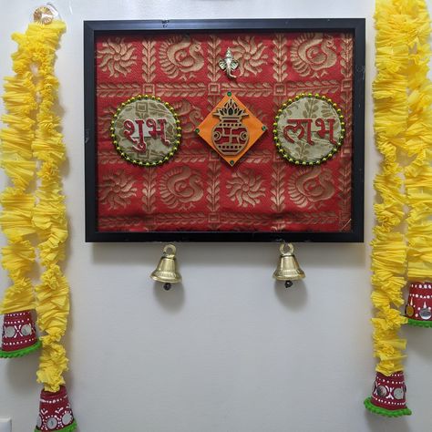 Shubh Labh festiv art. Reclaimed Wood Decor, Frames Ideas, Chalk Crafts, Wooden Centerpieces, Name Plate Design, Diy Room Decor Videos, Vase Collection, Diwali Decor, Ethnic Home Decor