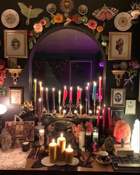 Witchy Room, Dark Home Decor, Goth Home, Dreamy Room, Dream Room Inspiration, Decoration Inspiration, Gothic House, Room Inspiration Bedroom, Room Ideas Bedroom