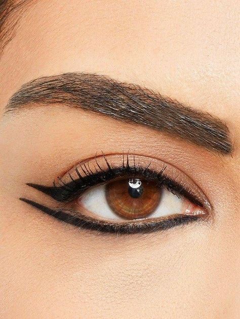 Grafik Eyeliner, Egyptian Eyeliner, Egypt Makeup, Different Eyeliner Styles, Maybelline Eyeliner, Egyptian Makeup, Eyeliner Designs, Smokey Eyeliner, Simple Eyeliner