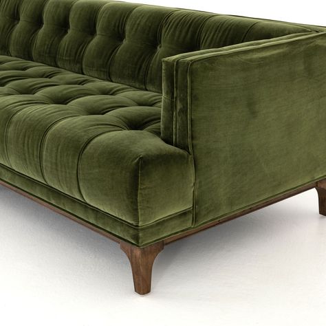 Green Velvet Couch, Green Sofa Living, Sofa Kulit, Sala Vintage, Green Sofa Living Room, Olive Sofa, Furnitur Ruang Keluarga, Sofa L, Green Couch