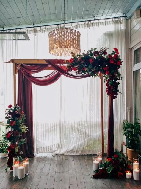 Red And Gold Wedding Arch, Burgundy Photo Backdrop, Red Wedding Arch Ideas, Christmas Wedding Arbor, Maroon Wedding Backdrop, Wedding Arch Burgundy, Wedding Arch Red, Wedding Ideas Maroon, Burgundy Wedding Arch