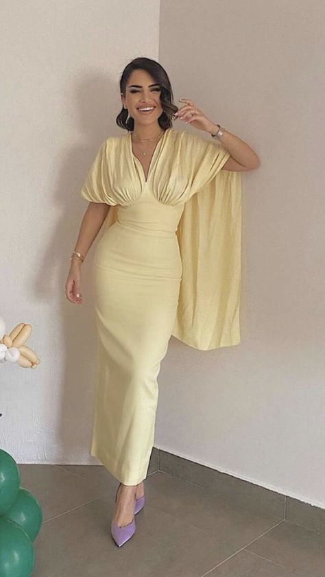 Nojoud Alrumaihi, Pleats Fashion, Crystal Prom Dress, Tight Prom Dresses, Dubai Women, Evening Party Dresses, Formal Occasion Dress, Velour Dress, Modest Dresses Casual