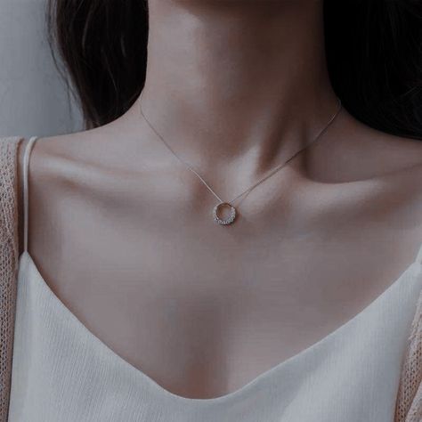 Collar Bone Necklace, Defined Collar Bone Aesthetic, Collarbone Aethstetic, Aesthetic Collar Bone, Defined Collar Bone, Anatomy Diagrams, Simple Elegant Jewelry, Collarbone Necklace, Pretty Brown Eyes