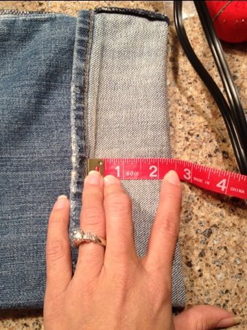 Alteration: My new favorite way to keep original hem on jeans – Refashion, Repurpose, Redo… Hemming Jeans, Original Hem, Sewing Alterations, Sewing Things, Sew Ins, Costura Diy, How To Hem Pants, Hem Jeans, Sewing Projects For Beginners