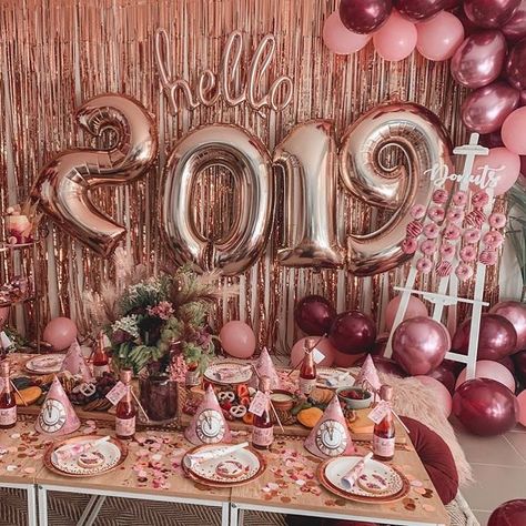 Kids Party Invites And Prints on Instagram: “Hello 2019 we’re sooo excited you’re nearly here! 🍾🥂🍾🥂 ‘Hello 2019’ NYE shoot features a burst of blush, burgundy & rose gold. Tied…” Kids New Years Eve, Gold Birthday Party Decorations, House Party Decorations, Rose Gold Party Decor, 21st Bday Ideas, 30th Party, 21st Birthday Decorations, Elegant Birthday Cakes, Gold Birthday Party