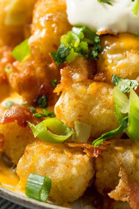 Pioneer Woman Chicken Tater Tot Casserole - Table for Seven Pioneer Woman Taco Tots, Pioneer Woman Chili Cheese Tots, Tater Tot Casserole Dinner, Taco Tots Pioneer Woman, Pioneer Woman Recipes Chicken, Tater Tot Casseroles, Chili Cheese Tots, Pioneer Woman Chili, Cheese Tots