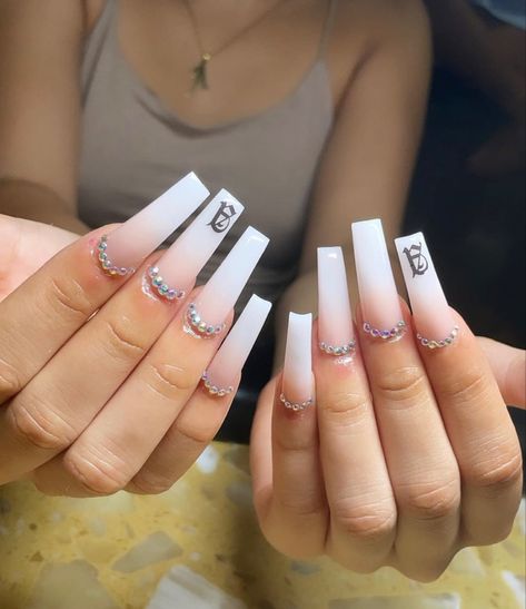 Rhinestone Nails With Initial, Long Acrylic Nails With Bf Initials, Nails With Bf Name, Long Nails With Initials, White Nails With An Initial, White Nails With Initials Acrylic, Nails With Initials Acrylic Letter A, E Initial Nails, Nails W Initials