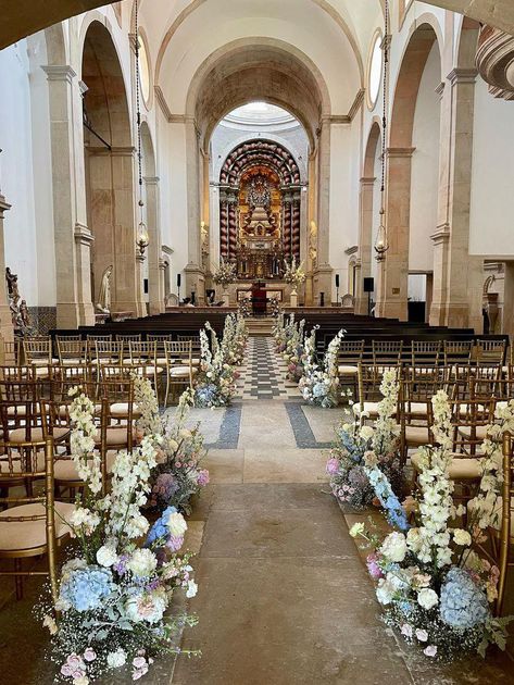 Wedding Aisle Decorations Indoor Church, Flower Aisle, Isle Wedding, Church Aisle Decorations, Church Aisle, Aisle Decorations, Wedding Alters, Aisle Markers, Church Wedding Decorations