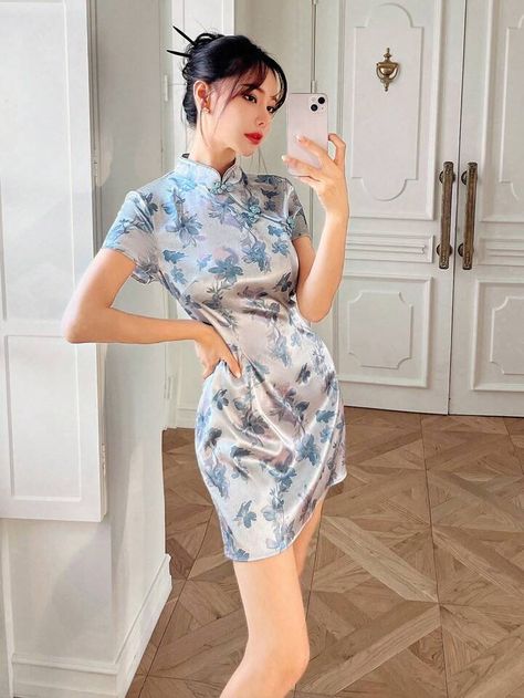 Chinese Dress Modern Mandarin Collar, Asian Dress Outfits, Qipao Outfit, Chinese Dress Modern, Girly Dresses, Cheongsam Dress, Chinese Clothing, Fabric Floral, Chinese Dress