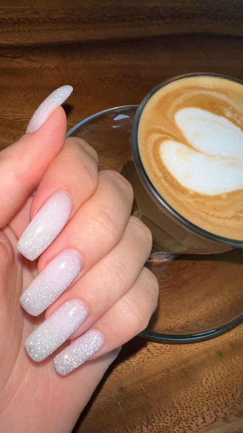 White Shiny Nails, Chrostmas Nails, White Nails Design, Kylie Nails, Color For Nails, Manicure Nail Designs, Edgy Nails, Shiny Nails, Fashion Influencer