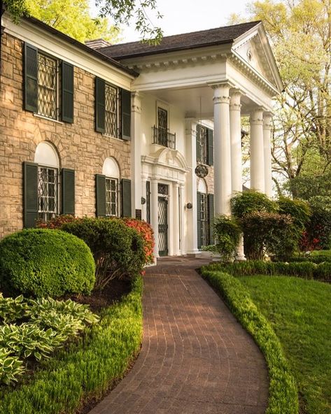 Elvis Graceland, Graceland Aesthetic, Mansion Grounds, Elvis House, 80s Mansion Exterior, Old Money Mansion Aesthetic Exterior, Coquette Mansion Exterior, Kansas City Mansions, Elvis Tattoo